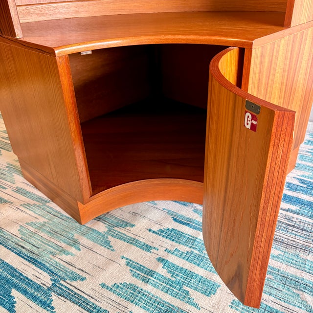 Wood 1970s Mid-Century G Plan Teak Corner Cabinet / Bookcase With Curved Door For Sale - Image 7 of 11