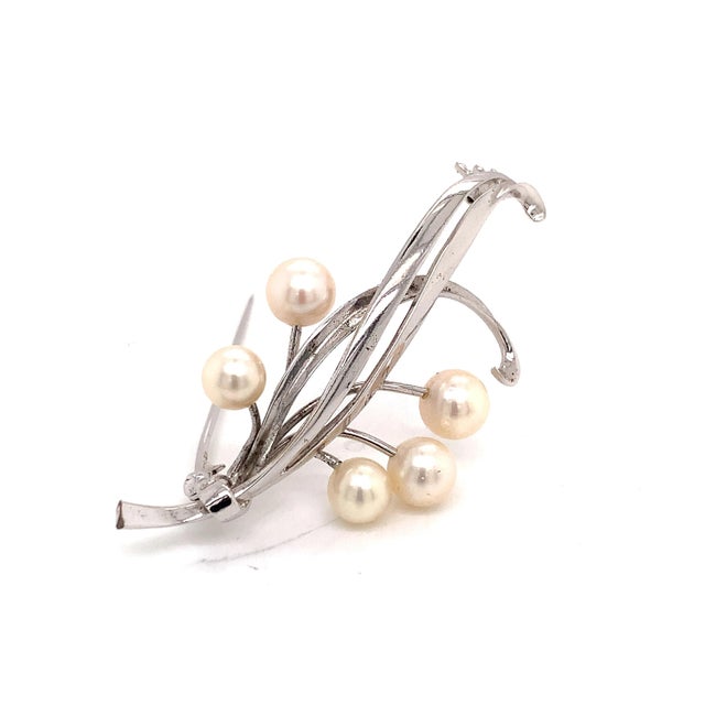 1990s 1990s Mikimoto Estate Akoya Pearl Brooch Pin Sterling Silver For Sale - Image 5 of 10