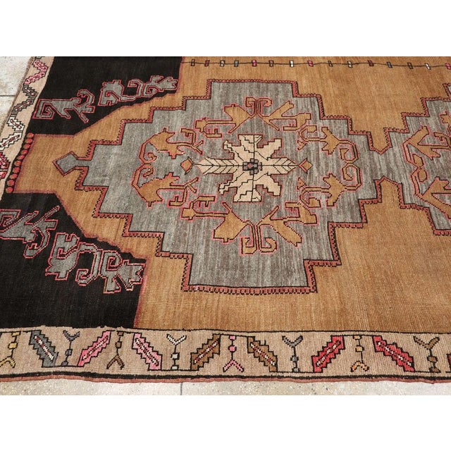 Textile Galerie Shabab Collection Mid-20th Century Turkish Anatolian Room Size Carpet For Sale - Image 7 of 10