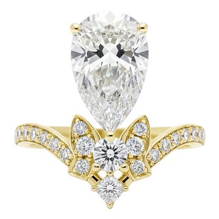Kai Heirloom Revival Royal Ribbon Pear Diamond Ring – 2.46ct in 14k Gold (All Sizes Available) For Sale