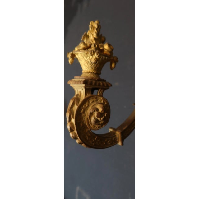 some traces of wear on the gilding