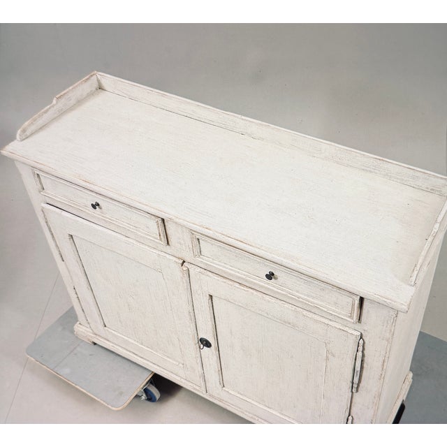 Antique White Buffet, 1800s, in Good conditions. Designed before 1890