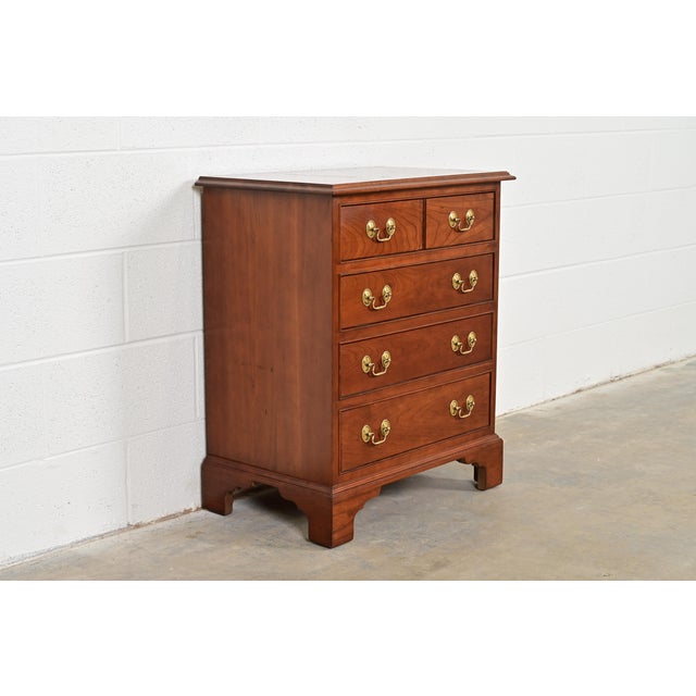 English Stickley Georgian Solid Cherry Wood Nightstand or Bachelor Chest For Sale - Image 3 of 10
