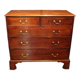 C. 1760-70 George III English Chippendale Style Chest of Drawers For Sale
