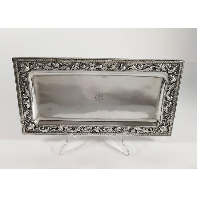 Sterling silver Tray (916/1000). Spain. Hand-tooled and embossed rim. Early 20th century 1910-1920. Marked "A. Muñoz 916"....