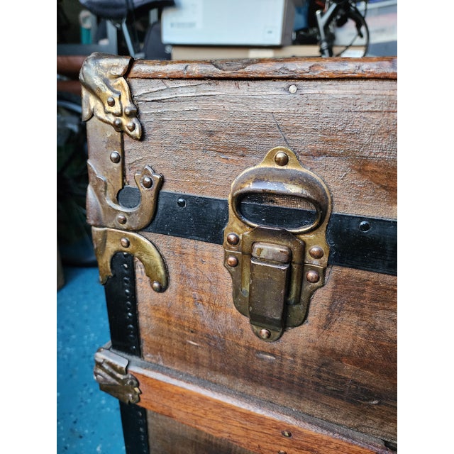Coffee Antique Flat-Top Steamer Trunk With Original Excelsior Lock | Circa 1895–1915 For Sale - Image 8 of 18