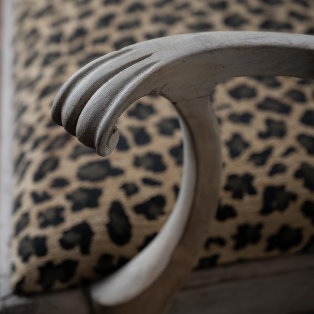 Bleached George III Triple Chair-Back Settee, 19th Century For Sale In Savannah - Image 6 of 14