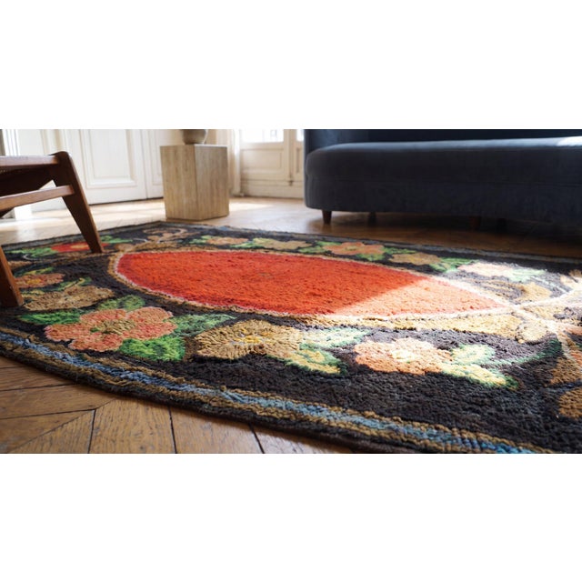 1900s Brown Floral Folk Art Antique American Hooked Rug 2'2" X 4' Handknotted Wool Carpet For Sale In New York - Image 6 of 8