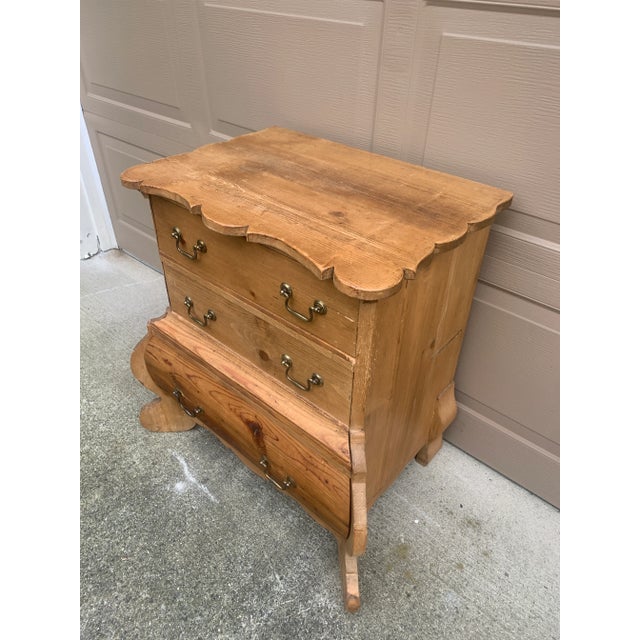 A beautifully understated early 20th century Scandinavian pine Bombay chest featuring a wonderfully sculptural profile,...