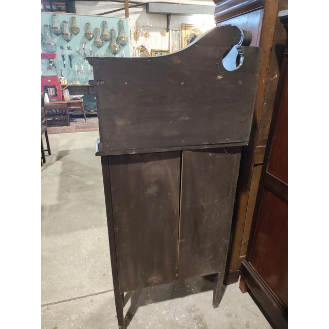 Mid 20th Century Federal Style Mahogany Corner Cabinet With Swan-Neck Gallery Back For Sale - Image 4 of 8