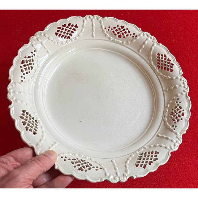 Antique 18th Century English George III Creamware Charger Plate With Reticulated Border For Sale - Image 4 of 10