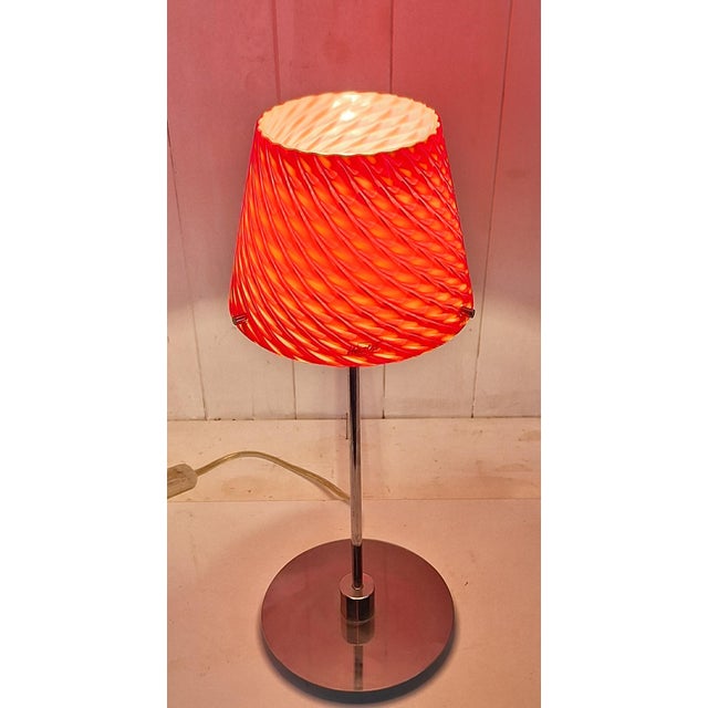 Vintage Table Lamp with Chrome-Plated Metal Base and Red Patterned Glass Shade, 2000s For Sale - Image 3 of 7