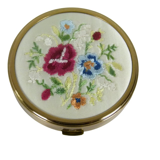 Pristine Margaret Rose convertible powder compact featuring an exquisite hand-embroidered floral motif on White Satin. The...
