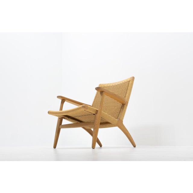 Carl Hansen & Søn CH25 Lounge Chair by Hans J. Wegner for Carl Hansen, 2000 For Sale - Image 4 of 12