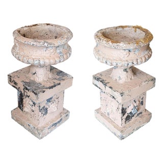 Pair of English Edwardian Period 1900s Reconstituted Stone Urns with Lion Heads For Sale