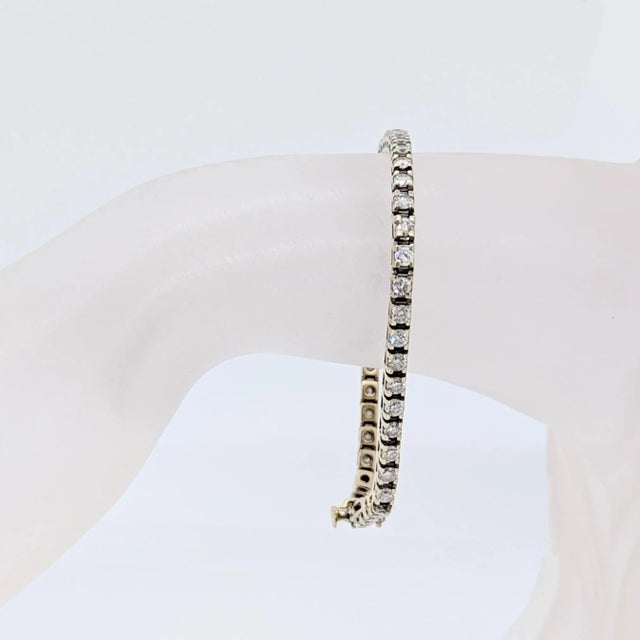 Contemporary White Diamond Round Tennis Bracelet in 14K White Gold For Sale - Image 3 of 6