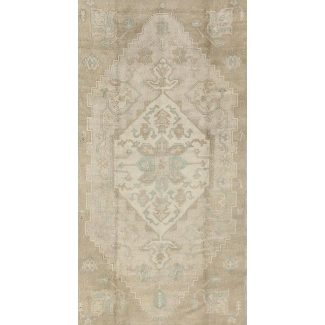 Turkish Vintage Oushak Medallion Rug With Muted Colors in Earth Tones. Keivan Woven Arts / rug EN-951, country of origin /...