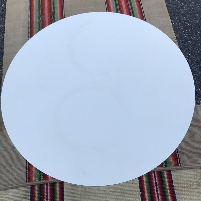 Mid-Century Modern 1970s Mid-Century Modern Eero Saarinen for Knoll White Tulip Side Table For Sale - Image 3 of 10