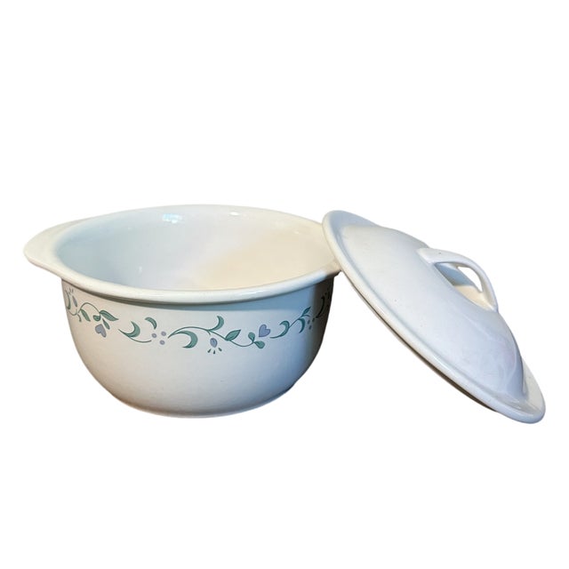 Vintage 1.5 & 2.5 Qt Round Covered Casserole Dishes Set - Country Cottage (Corelle) For Sale - Image 6 of 7