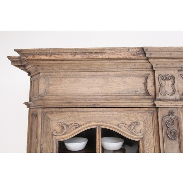 Late 18th Century Régence Oak Vitrine Cabinet For Sale - Image 9 of 18
