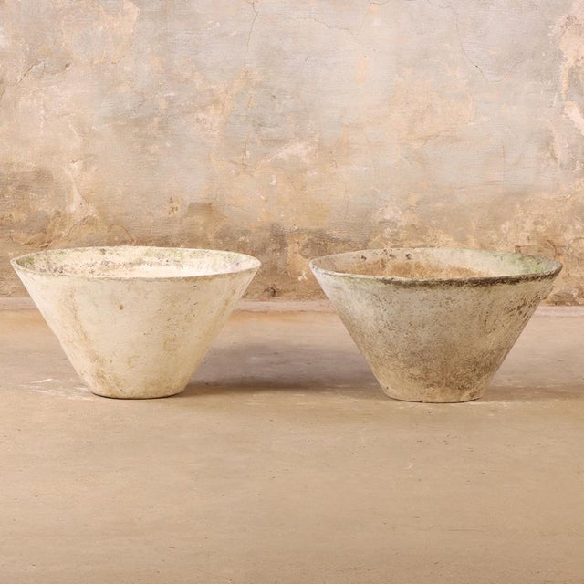 Pair of Round Cast Stone Garden Urns Attributed to Willy Guhl, C. 1970 For Sale In Philadelphia - Image 6 of 6