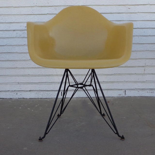 Mid 20th Century Herman Miller Eames Fiberglass Shell with Eiffel Base DAR Chair For Sale - Image 5 of 9