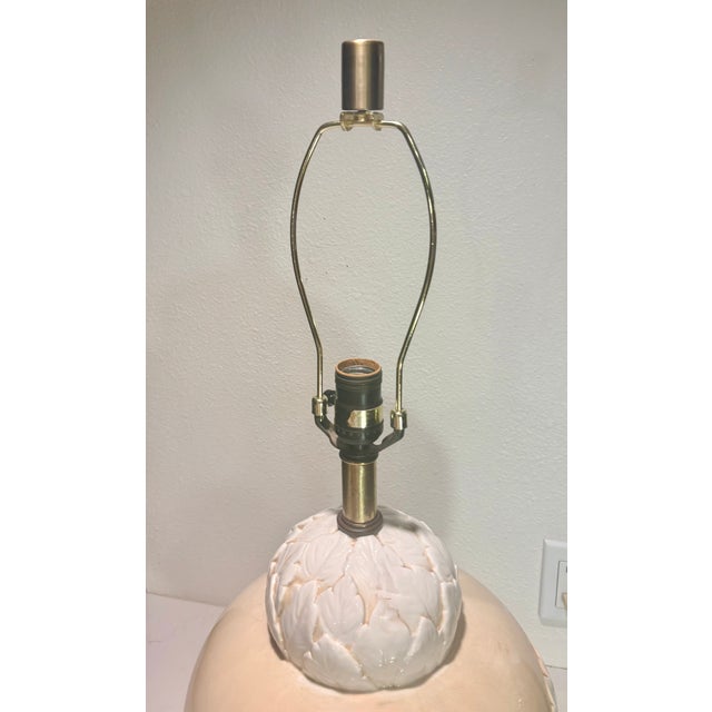 Mid-Twentieth Century Creme and White Ceramic Table Lamp For Sale - Image 9 of 12