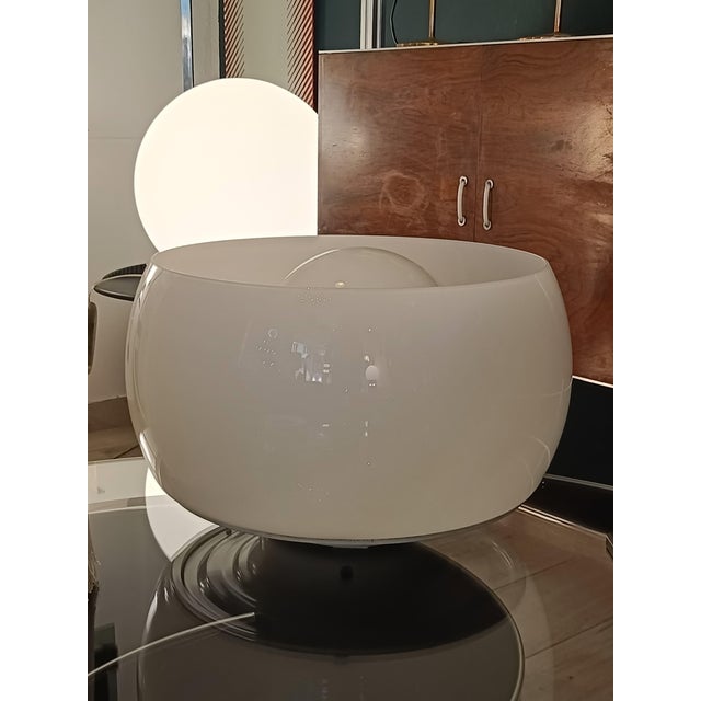 Mid-Century Modern Omega Table Lamp in Glass and Metal by Vico Magistretti for Artemide, Italy, 1960s For Sale - Image 3 of 7