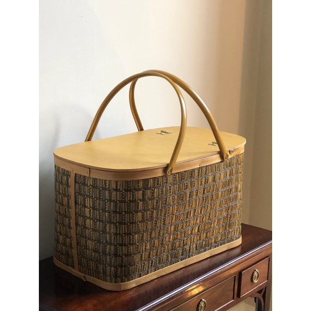 Mid 20th Century 1960s Mid-Century Modern Raffia Picnic Basket For Sale - Image 5 of 13