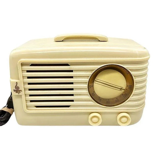 Mid-Century 1949 Carrara Ivory Emerson Model 581 Plaskon Vacuum Tube Am Radio For Sale - Image 4 of 9