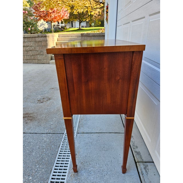 Traditional Hekman Federal Crotch Mahogany Banded Top Sideboard Server For Sale - Image 3 of 14