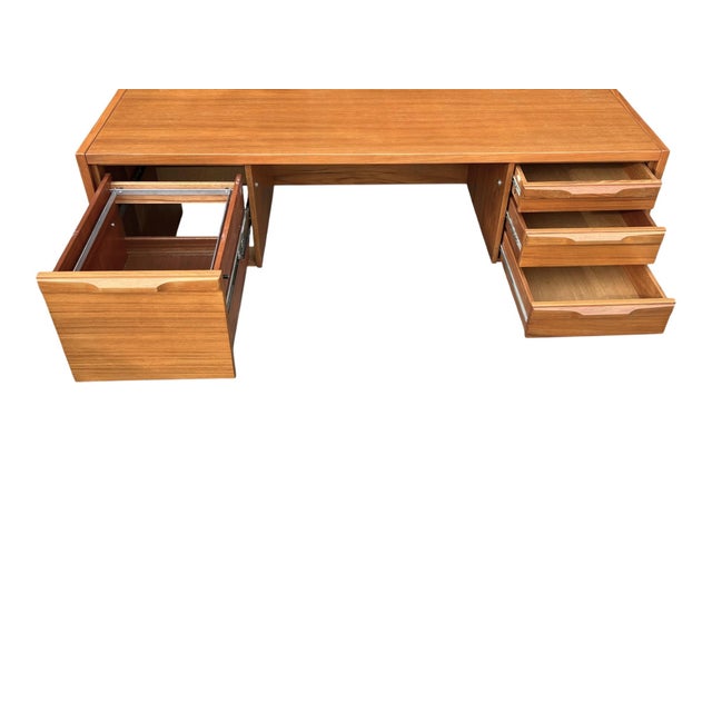 1960s Scandinavian Modern Teak Executive Desk With Floating Pedestal Design For Sale In Los Angeles - Image 6 of 17