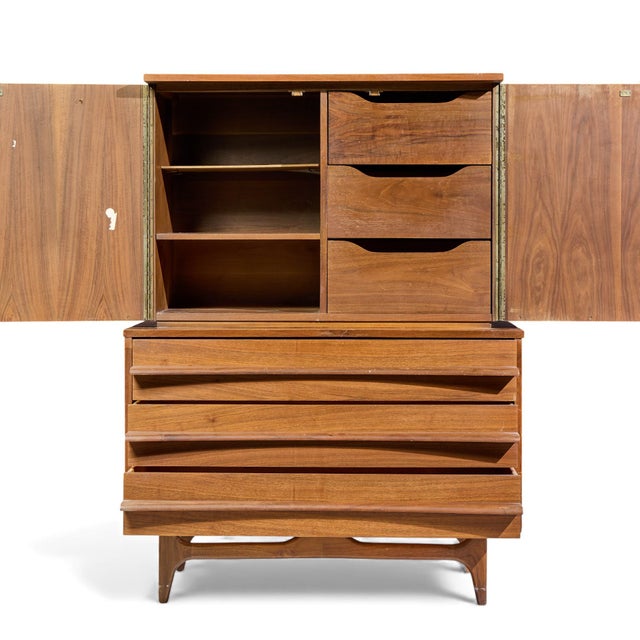 Mid 20th Century Young Manufacturing Mid Century Highboy Dresser For Sale In Chicago - Image 6 of 8