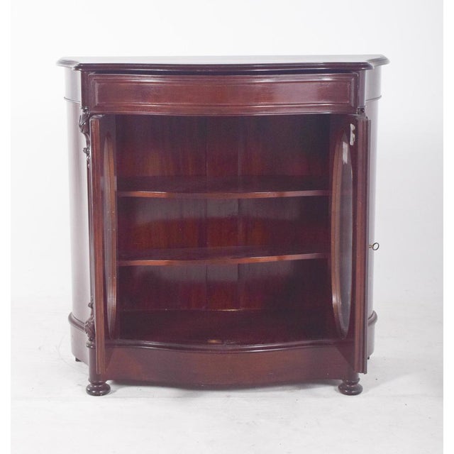 English Double-Door Display Cabinet, 1890s For Sale - Image 6 of 9
