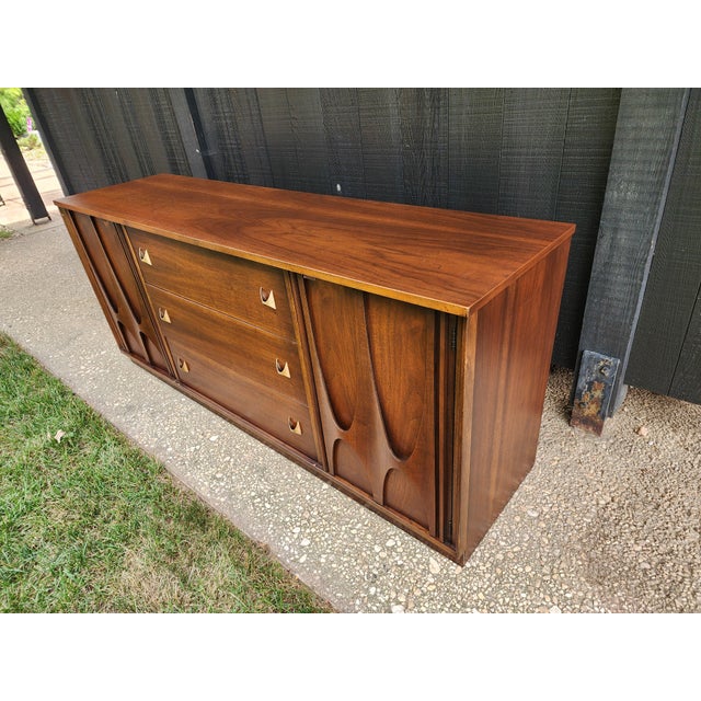 1960s Broyhill Brasilia Mid Century Modern Walnut Triple Dresser Credenza | Sculptural Doors | Vintage 1960s For Sale - Image 5 of 16