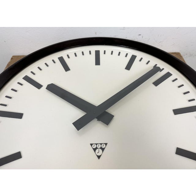 Large Industrial Bakelite Factory Wall Clock from Pragotron, 1960s For Sale - Image 11 of 16