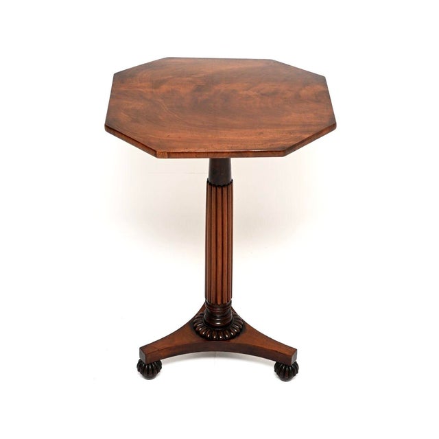 A superb antique William IV period walnut occasional side table. This was made in England, it dates from around 1830-1840....