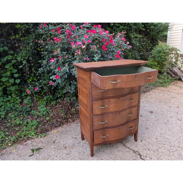 Antique French Provincial Quartersawn Oak Serpentine Chest of Drawers, C. Early 1900s For Sale In Charlotte - Image 6 of 8
