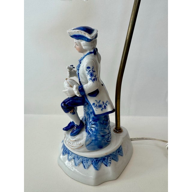 Mid 20th Century Vintage Mid-Century Porcelain Colonial Figurine Lamp With Frosted Ruffled Glass Shade For Sale - Image 5 of 7
