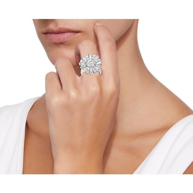 1.6 Carat Centre Diamond Flower Cocktail Engagement Platinum Ring Estate TDW 3.2 For Sale - Image 4 of 18