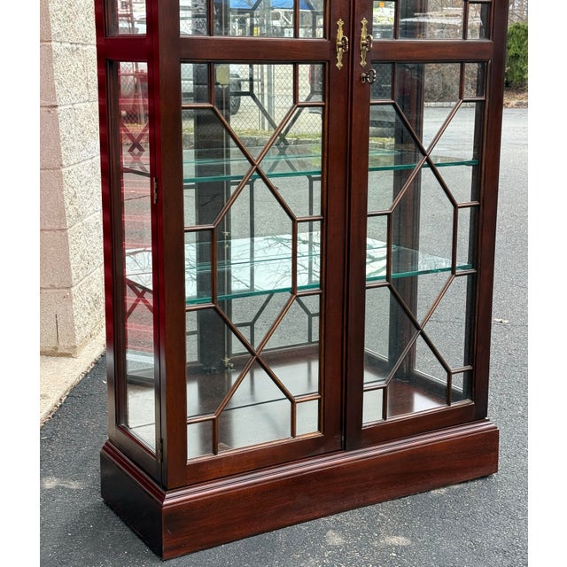 Stickley Furniture Chippendale Mahogany Curio / Display Cabinet For Sale - Image 9 of 12