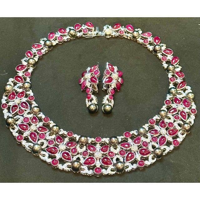 Gia Certified 140 Ct Burma Ruby, Tahitian Pearl & Diamond Necklace Suite 18kwg For Sale In New York - Image 6 of 8