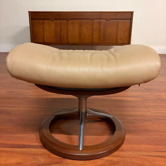 Early 21st Century Ekornes Stressless Leather Ottoman For Sale - Image 5 of 9