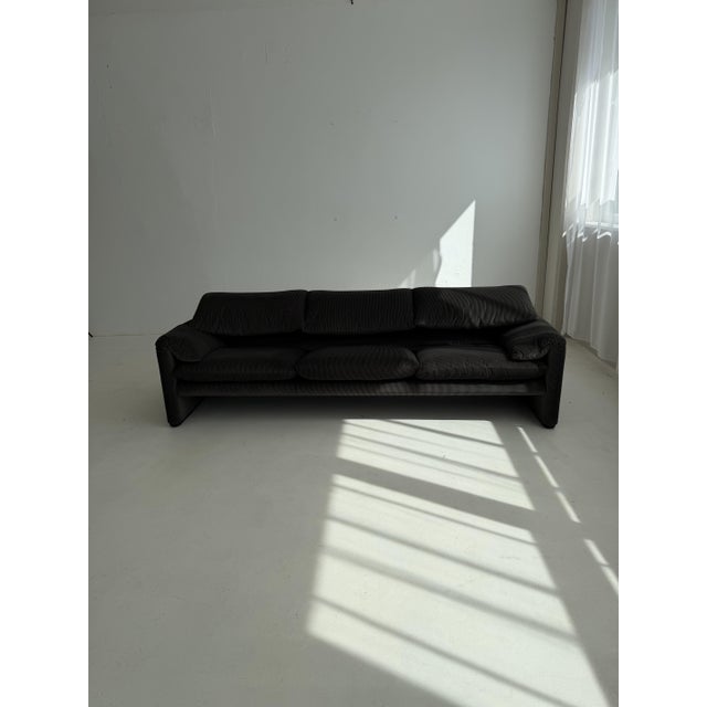 Cassina Maralunga 3-Seater Sofa by Vico Magistretti for Cassina, 1970s For Sale - Image 4 of 18