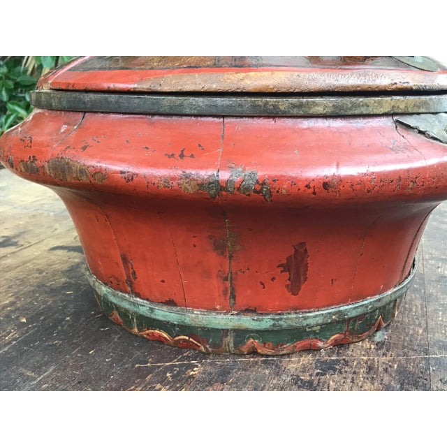 19th Century Hand-Made Chinese Red Lacquered Chinoiserie Box For Sale - Image 5 of 9