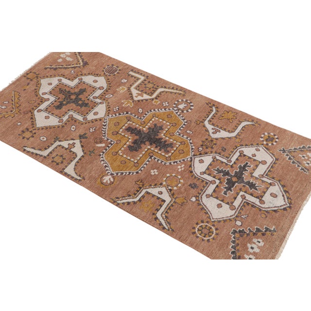 This 4x8 rug is a new entry in Rug & Kilim’s custom classics Burano Collection. Hand-knotted in Persian Wool. Further on...