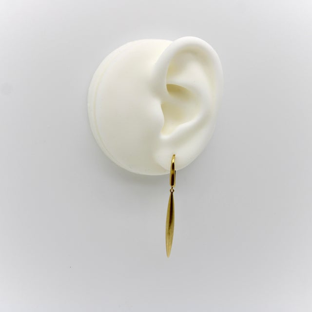 Gold Vintage 18k Gold Tiffany & Co. Feather Drop Earrings, Pair For Sale - Image 8 of 9
