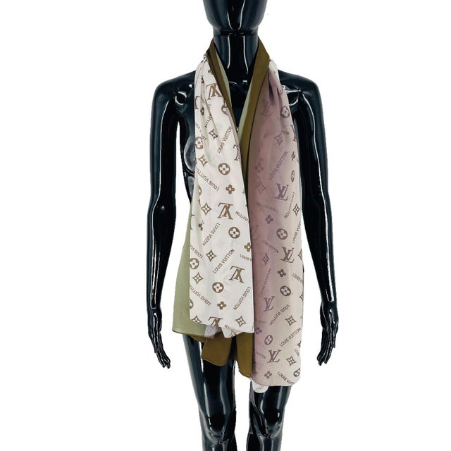 French Louis Vuitton White Monogram 100% Silk Scarf For Sale - Image 3 of 8