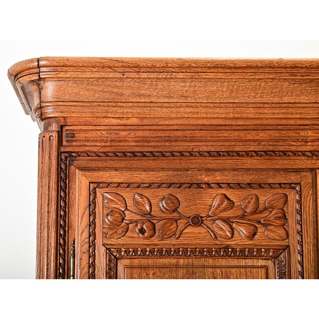 French Provincial French 18th Century Carved Oak Buffet à Deux Corps For Sale - Image 3 of 10
