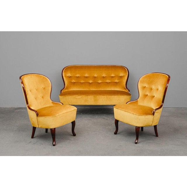 Item: Pair of armchairs Period & Style: Mid-Century - Mid-20th century Features: - Elegant and comfortable seating with...